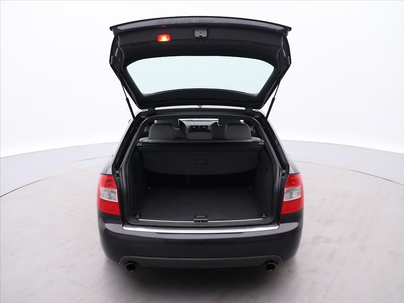 Audi S4 4,2 V8 253kW Quattro Recaro - fotka 9 z 27