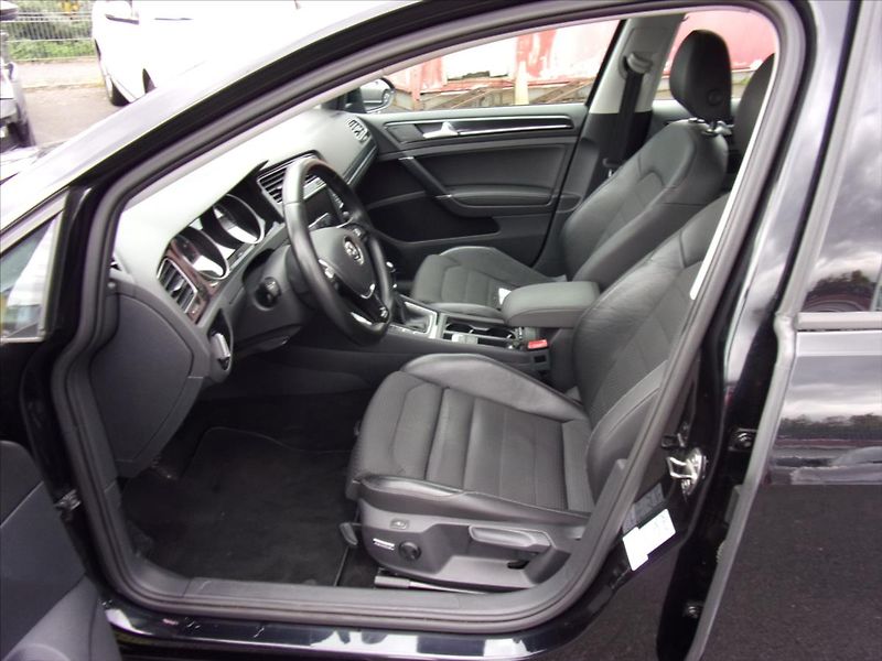 Volkswagen Golf 1,4 TSI Highline Webasto 103kW - fotka 16 z 31