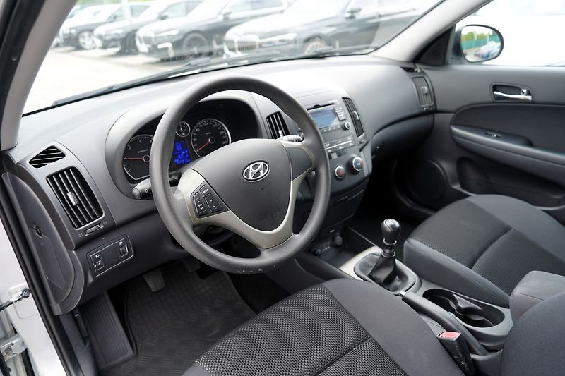 Hyundai i30 1.6 CRDI-16V/90 PS/ČR - fotka 22 z 38