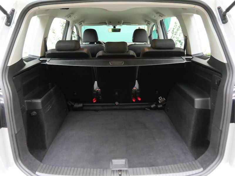 Volkswagen Touran - fotka 21 z 21