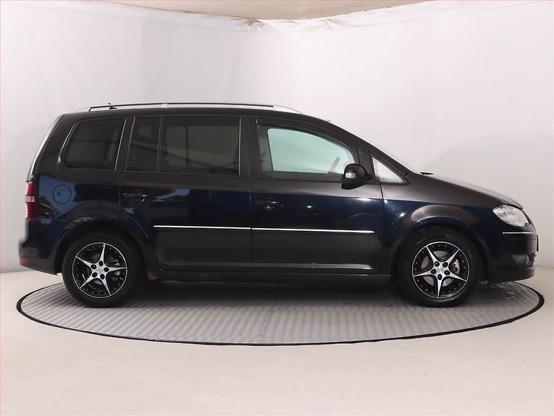 Volkswagen Touran (2008) 2.0 TDI, Tempomat - fotka 6 z 17