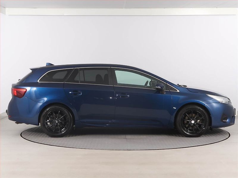 Toyota Avensis (2015) 2.0 D-4D, Serv.kniha, Tempomat - fotka 6 z 18
