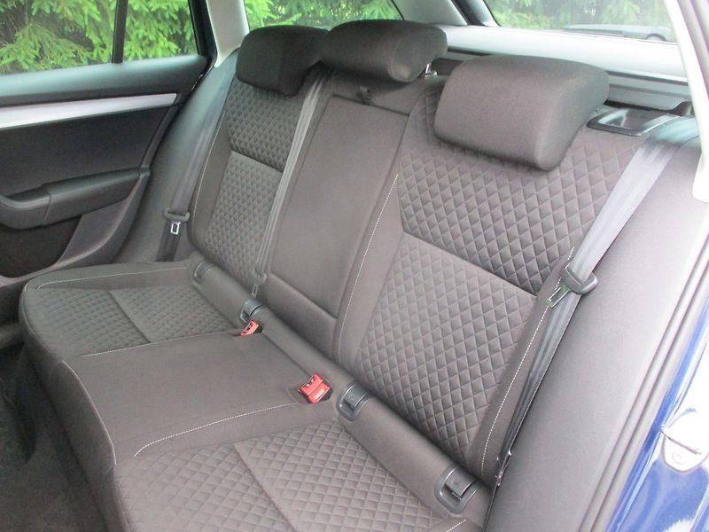 Škoda Octavia 2,0 TDi Drive DSG panorama - fotka 8 z 28