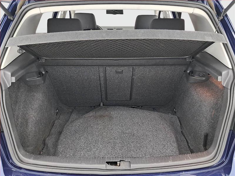 Volkswagen Golf (2005) 1.6, po STK, Tažné, Klima - fotka 13 z 13