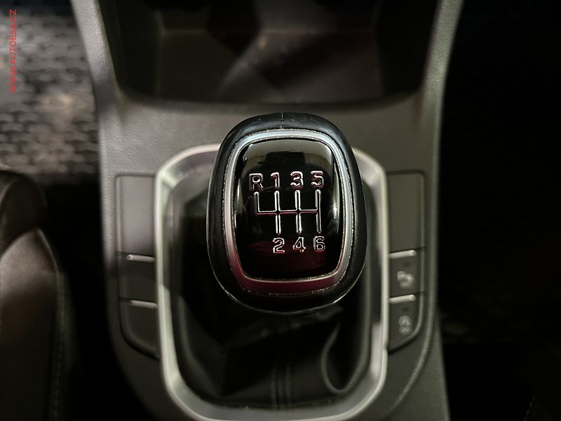 Hyundai i30 (2018) 1.4 T-GDi, 1.maj,ČR, Trikolor - fotka 16 z 16