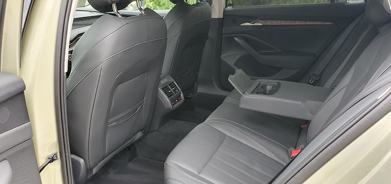 Škoda Superb (2024) 2.0tdi 142kw Dsg 4x4 L&K,ČR,1M - fotka 13 z 28