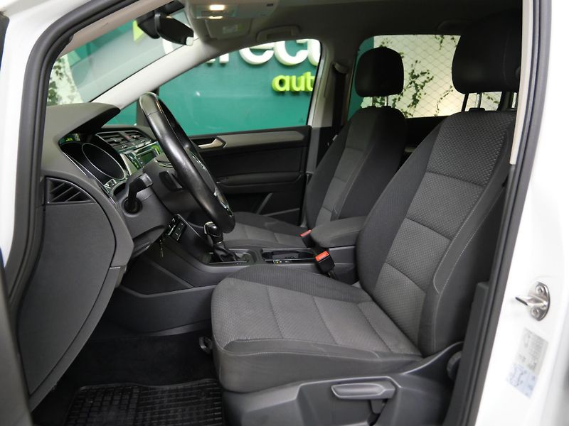 Volkswagen Touran - fotka 11 z 26