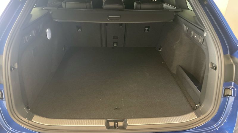 Škoda Superb (2025) kombi Sportline iV 1.5TSI 110k - fotka 24 z 37