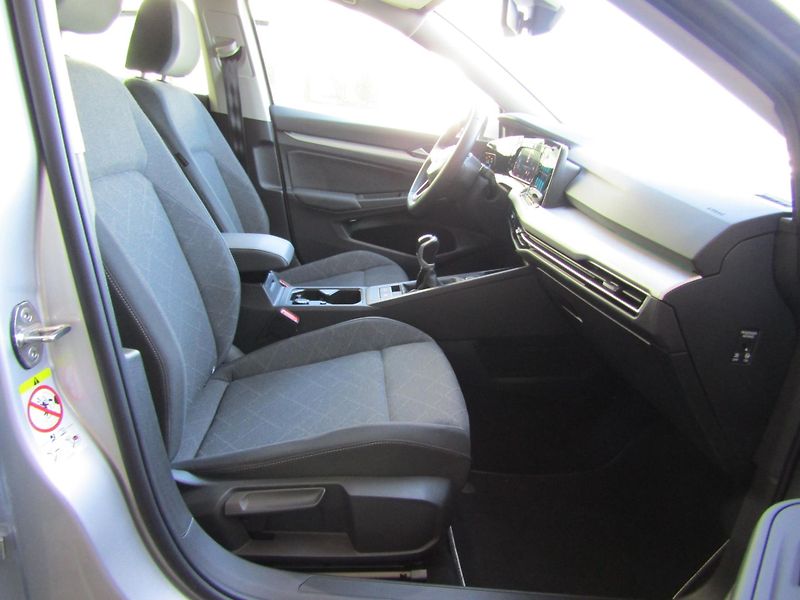 Volkswagen Golf (2022) Variant Life 1,5 TSI - fotka 22 z 29
