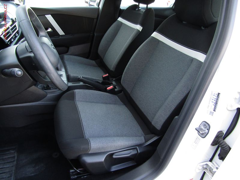 Citroën C4 (2022) 1.2 PT, ČR, AC, temp - fotka 9 z 17