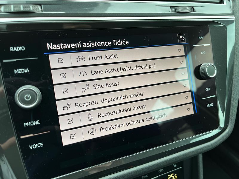 Volkswagen Tiguan 2,0 TDI 110 kW Business Premiu - fotka 17 z 28