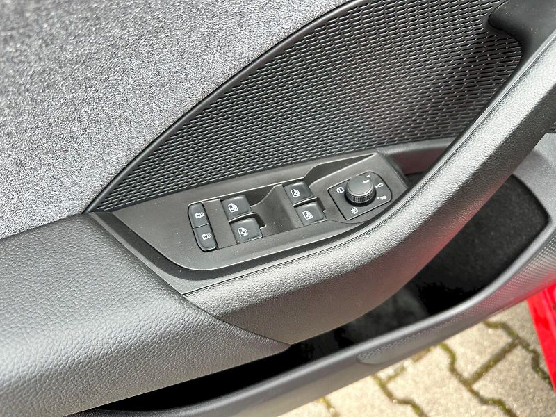 Škoda Octavia (2024) 1.5 TSI 110kW MHEV Top Selecti - fotka 8 z 23