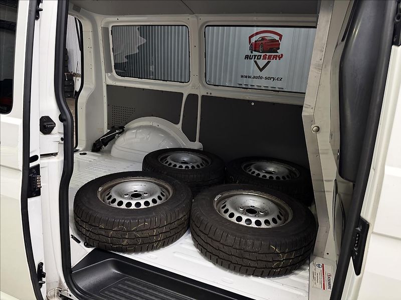 Volkswagen Transporter 2.0TDI 110kW DSG KOMBI 1M - fotka 31 z 39