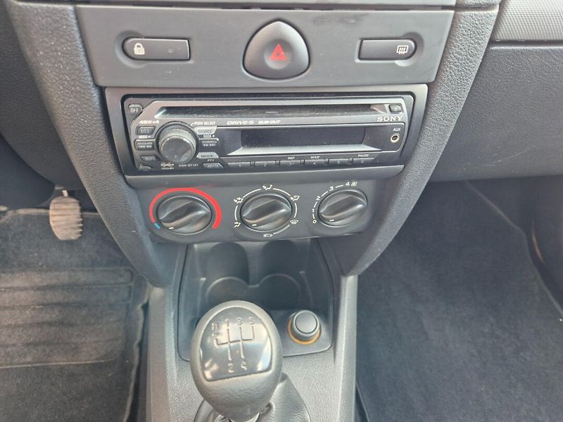 Renault Clio (2008) 1.2 i  + zimáky ROZVODY - fotka 20 z 28