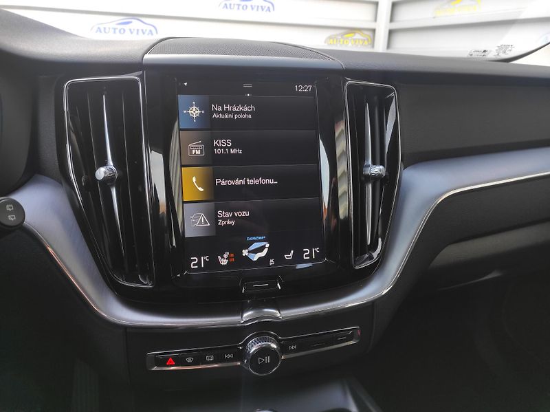 Volvo XC60 2,0 D3 Drive-E, Momentum Pro - fotka 20 z 41