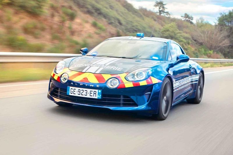 Francouzské četnictvo používá Alpine A110 především k rychlým zásahům a zachytávání vozidel jedoucích vysokou rychlostí.