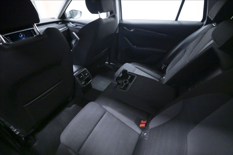 Škoda Octavia 2,0 TDI 1. MAJ ČR VÝHŘEV DPH - fotka 15 z 42