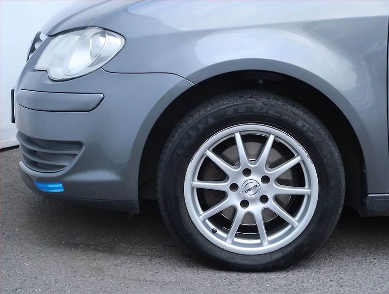 Volkswagen Touran (2007) Trendline 1.9 TDI, 7 míst - fotka 14 z 16