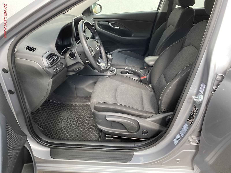 Hyundai i30 (2023) 1.5 DPi, 2.maj,ČR, Smart - fotka 9 z 18