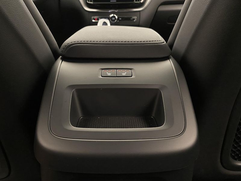 Volvo XC60 T6 AWD RECHARGE BLACK EDITION - fotka 30 z 61