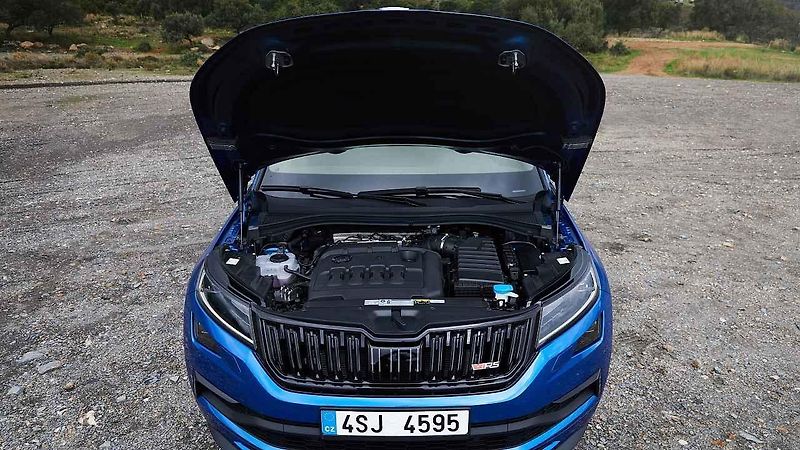 Vybírání vozu v showroomu Škoda Plus