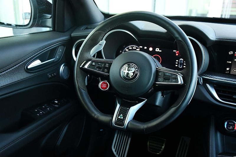 Alfa Romeo Stelvio 2.9V6 Bi-T.382 kW QUADRIFOGLIO - fotka 6 z 45