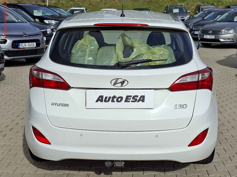 Hyundai i30 (2014) 1.6 CRDi, ČR, servis.kniha - fotka 5 z 19