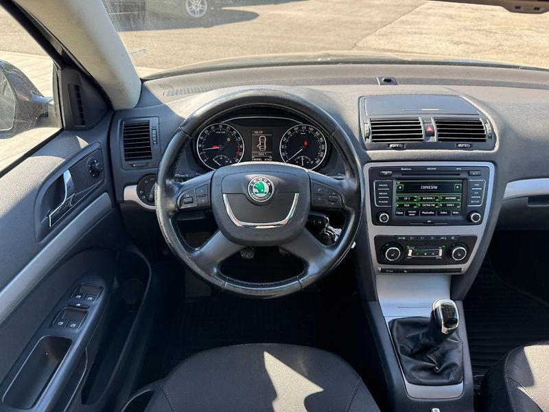 Škoda Octavia (2012) Elegance 1.6 TDI 77kW - fotka 14 z 40