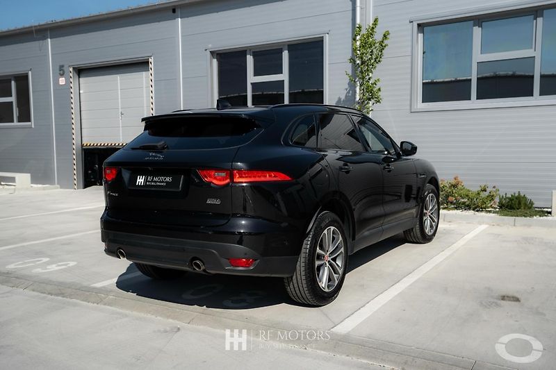 Jaguar F-Pace (2020) 2.0 P250 184kW 4x4 - fotka 9 z 43