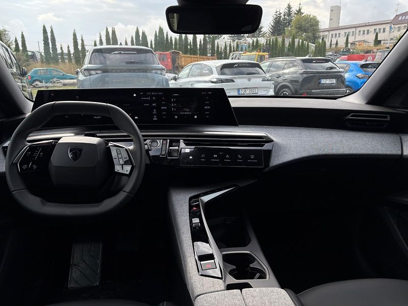 Peugeot 3008 (2026) BUSINESS Hybrid 145 e-DCS6 - fotka 14 z 27