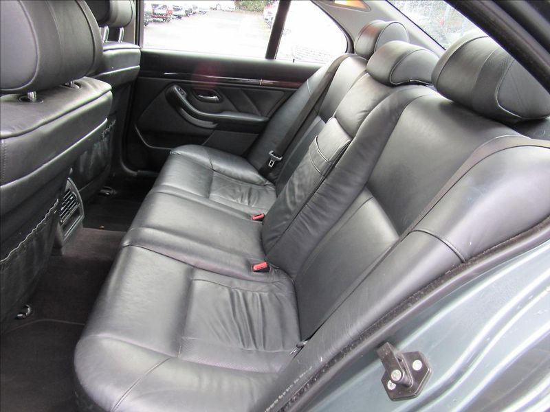 BMW Řada 5 2,5 525i Steptronic Exklusiv - fotka 10 z 28