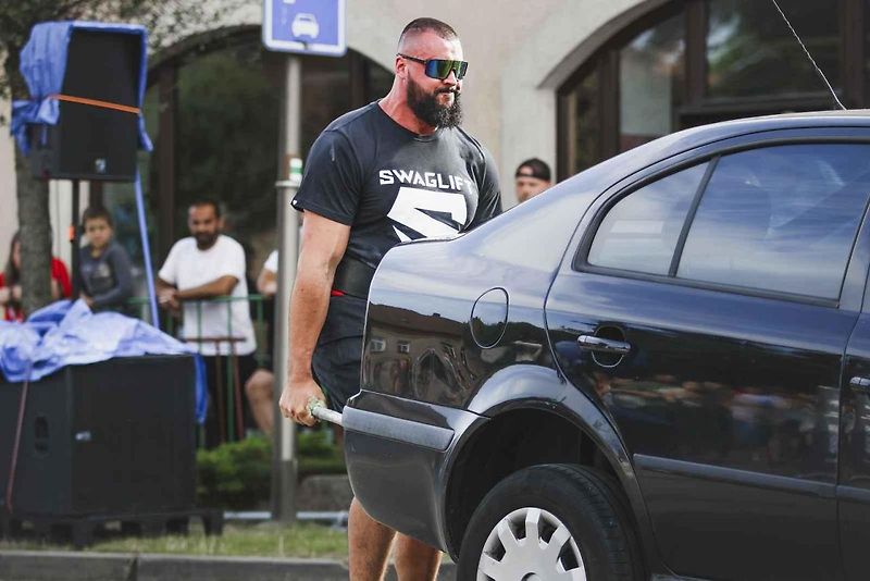 Mistrovství republiky strongmanů v Golčově Jeníkově, kde Mostečan Josef Hojdar vybojoval stříbro.