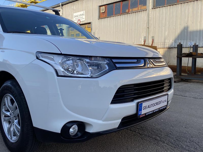 Mitsubishi Outlander (2014) 2,0i - Invite - 1 Majitel - fotka 4 z 42