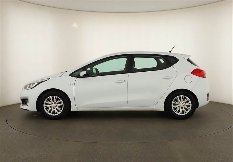 Kia Ceed (2016) 1.4 CVVT, Tempomat - fotka 3 z 12