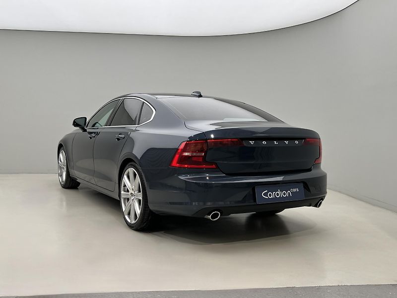 Volvo S90 D4 MOMENTUM 1. maj. - fotka 9 z 43