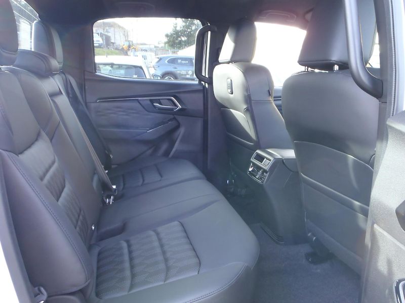 Isuzu D-Max Double Cab V-CROSS 4x4 - fotka 12 z 27