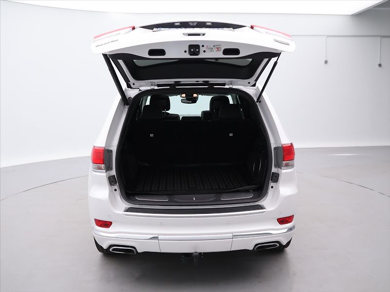 Jeep Grand Cherokee 3,0 V6 184kW Summit 4WD PANO - fotka 9 z 32