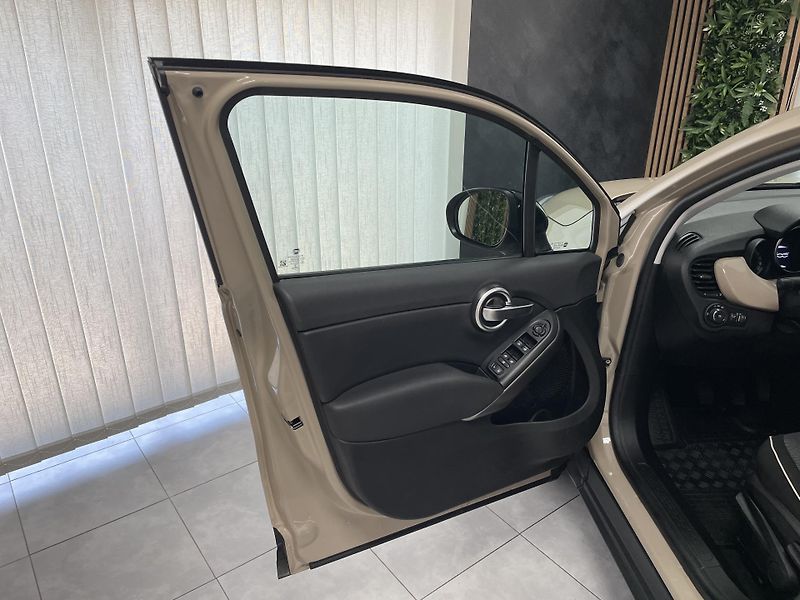 Fiat 500X 1.6 i ČR 1.MAJ.SERVIS 14000 km - fotka 19 z 25
