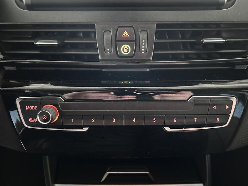 BMW Řada 2 2,0   218d,ActiveTourer,2.MAJ - fotka 26 z 34