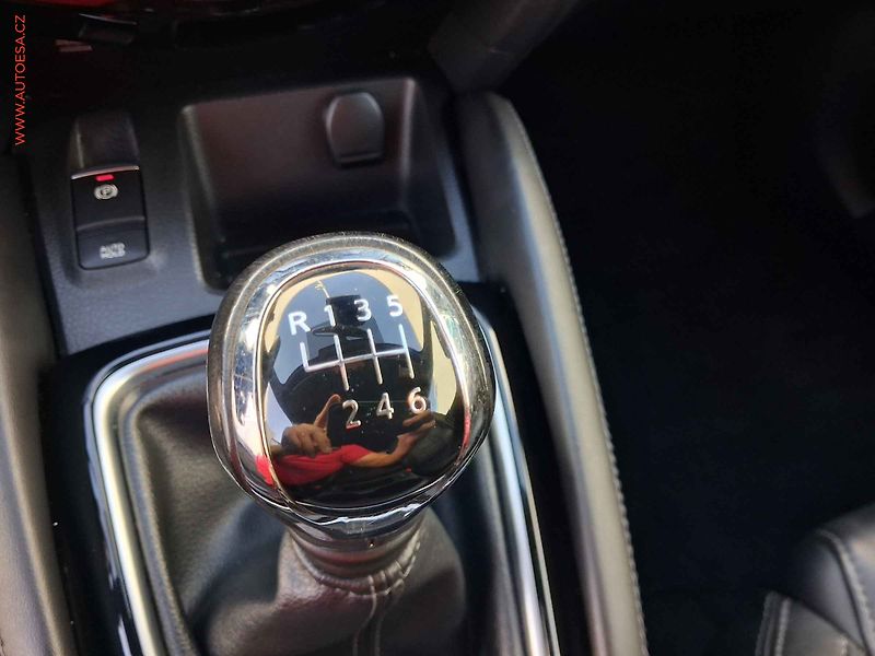 Nissan Qashqai (2017) 1.2 DiG-T, Tekna, +kola - fotka 15 z 21