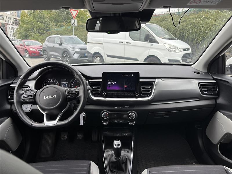 Kia Stonic 1,0 TGDi 73kW TOP ZÁRUKA NAVI - fotka 9 z 38