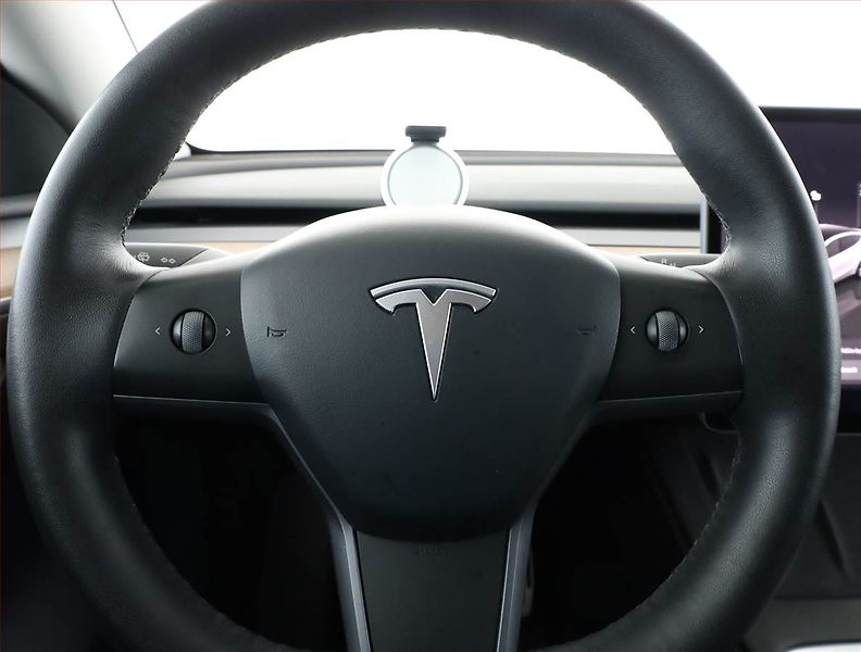 Tesla Model Y (2022) Long Range AWD 75kWh, SoH 97% - fotka 8 z 19