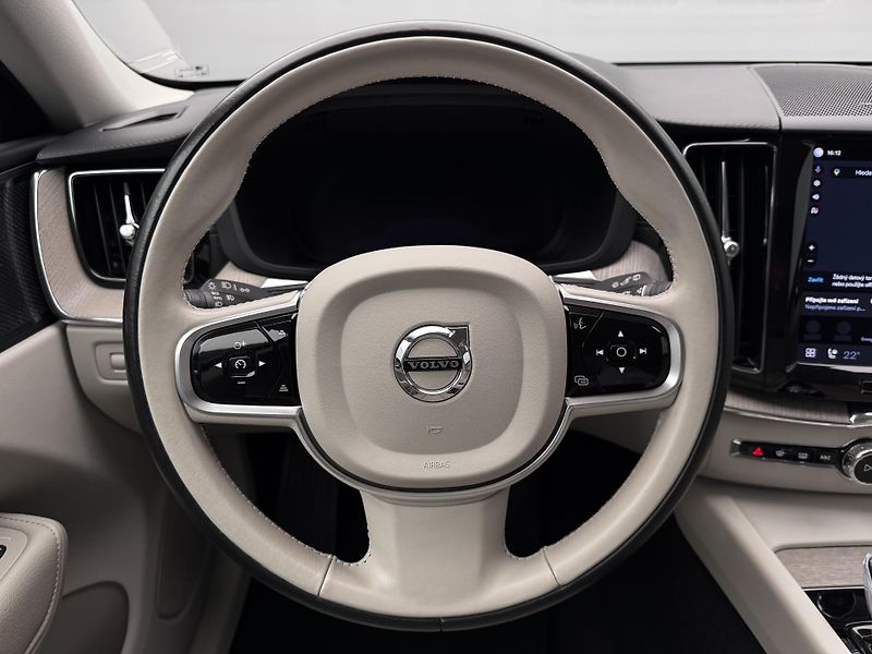 Volvo XC60 B4 AWD BRIGHT PLUS CZ 1.maj - fotka 3 z 45