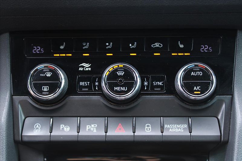 Škoda Kodiaq 2.0 TDI 140kW SPORTLINE 4x4 ČR - fotka 24 z 29