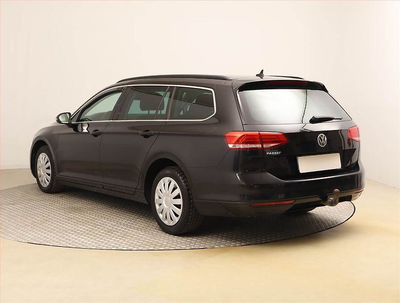 Volkswagen Passat (2015) 2.0 TDI, Navi, Tempomat - fotka 4 z 22
