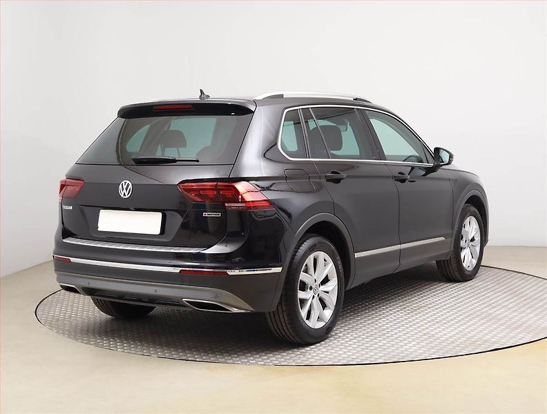 Volkswagen Tiguan (2019) Highline 2.0 TSI - fotka 5 z 25