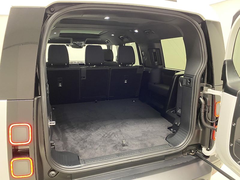 Land Rover Defender (2026) 130 D250 X-Dynamic SE - fotka 5 z 64
