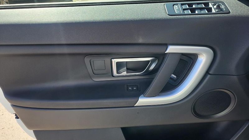 Land Rover Discovery Sport (2018) 2,0 SE TD4 AT 150k - fotka 12 z 32