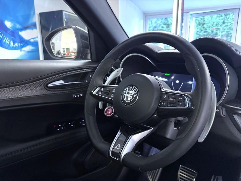 Alfa Romeo Stelvio (2025) 2.9 V6 BiTurbo 520k QV Carbon - fotka 24 z 28