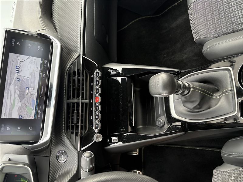 Peugeot 208 1,2 Pure Tech GT Line - fotka 15 z 26
